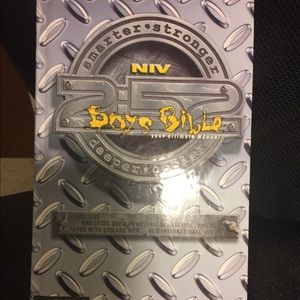 NIV Boys Bible Zonderkidz age 8-12. Hardcover 2002